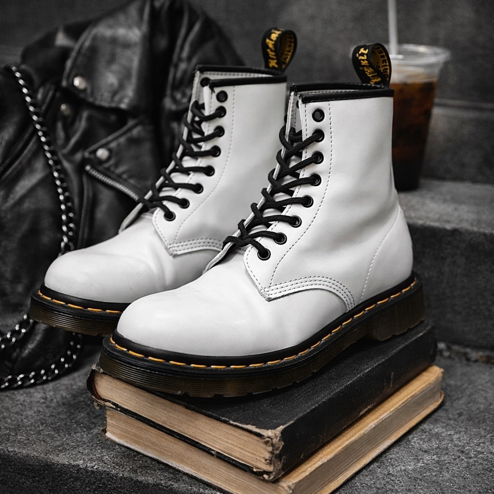 Dr Martens 1460 White Smooth Leather Boots Size 11 Men 12 Women Combat Grunge - Picture 1 of 16